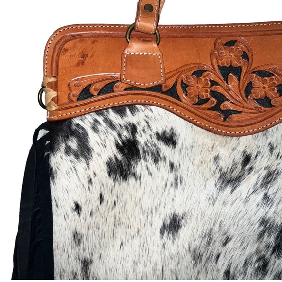 American Darling Black and White Cowhide Fringe Purse/Crossbody - Picture 2 of 6